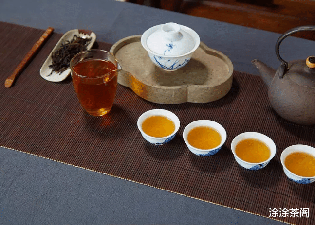 |爱喝茶的人都会沾上这几个特点？快来看看你中了几个