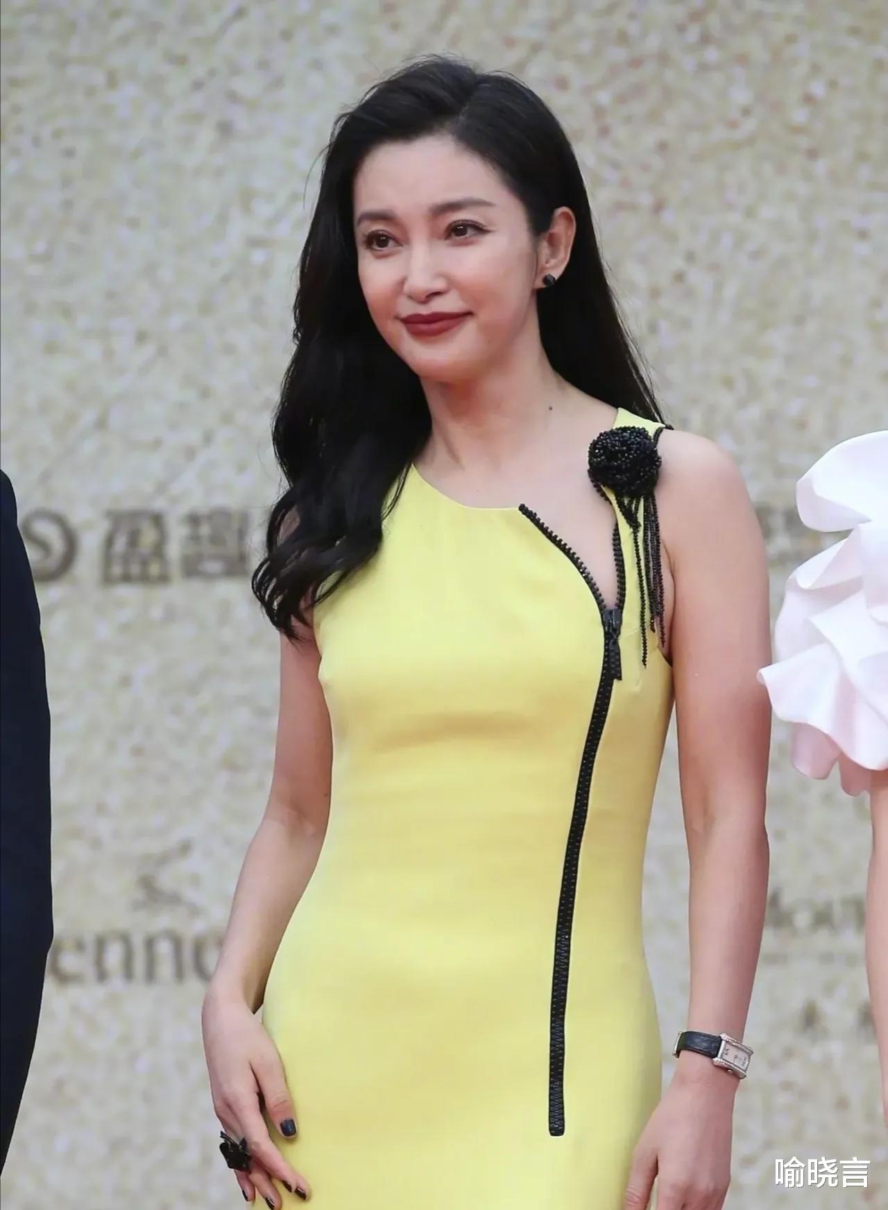 宁静|金鸡奖生图,一群风姿绰约的80、90花,竟然被49岁的宁静抢了风头