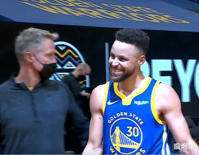 斯蒂芬·库里|库里36+6三节打卡！骑勇大战成MVP表演，轰7个三分还耐人寻味大笑