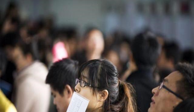 穿衣搭配|“铁饭碗”不会一直铁，3个职业变合同工，其中还包括高校教师