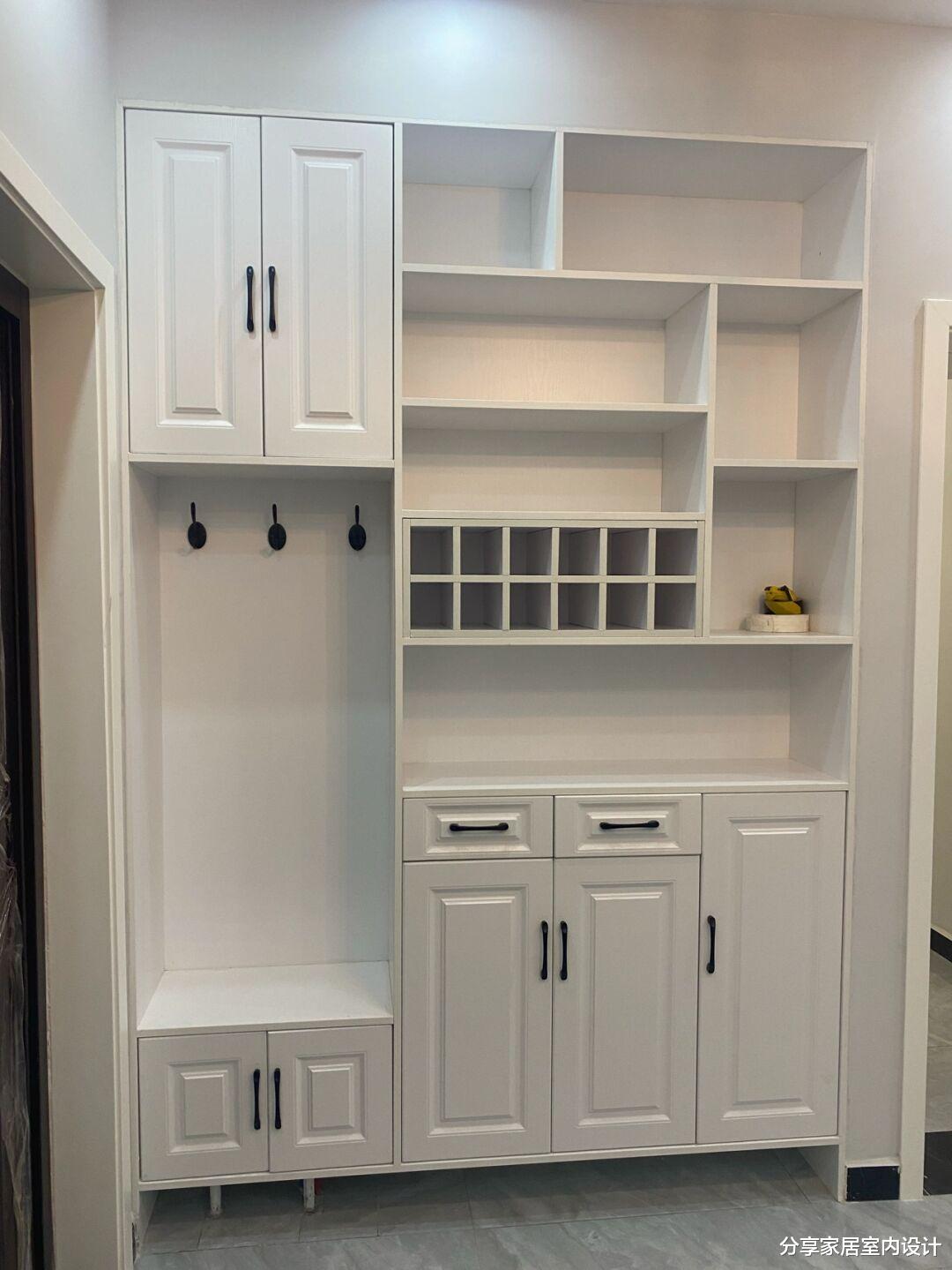 新房终于布置家具,效果很满意,尤其是全屋定制的柜子,美观实用