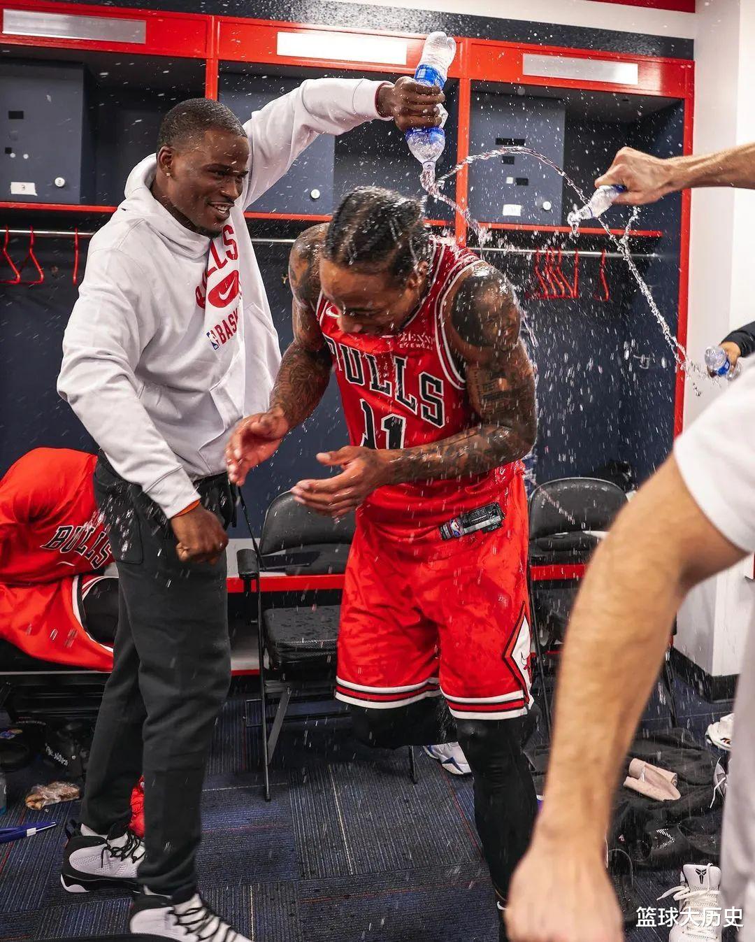 绝杀|麻了！又一个压哨绝杀！这事，NBA历史第一次！