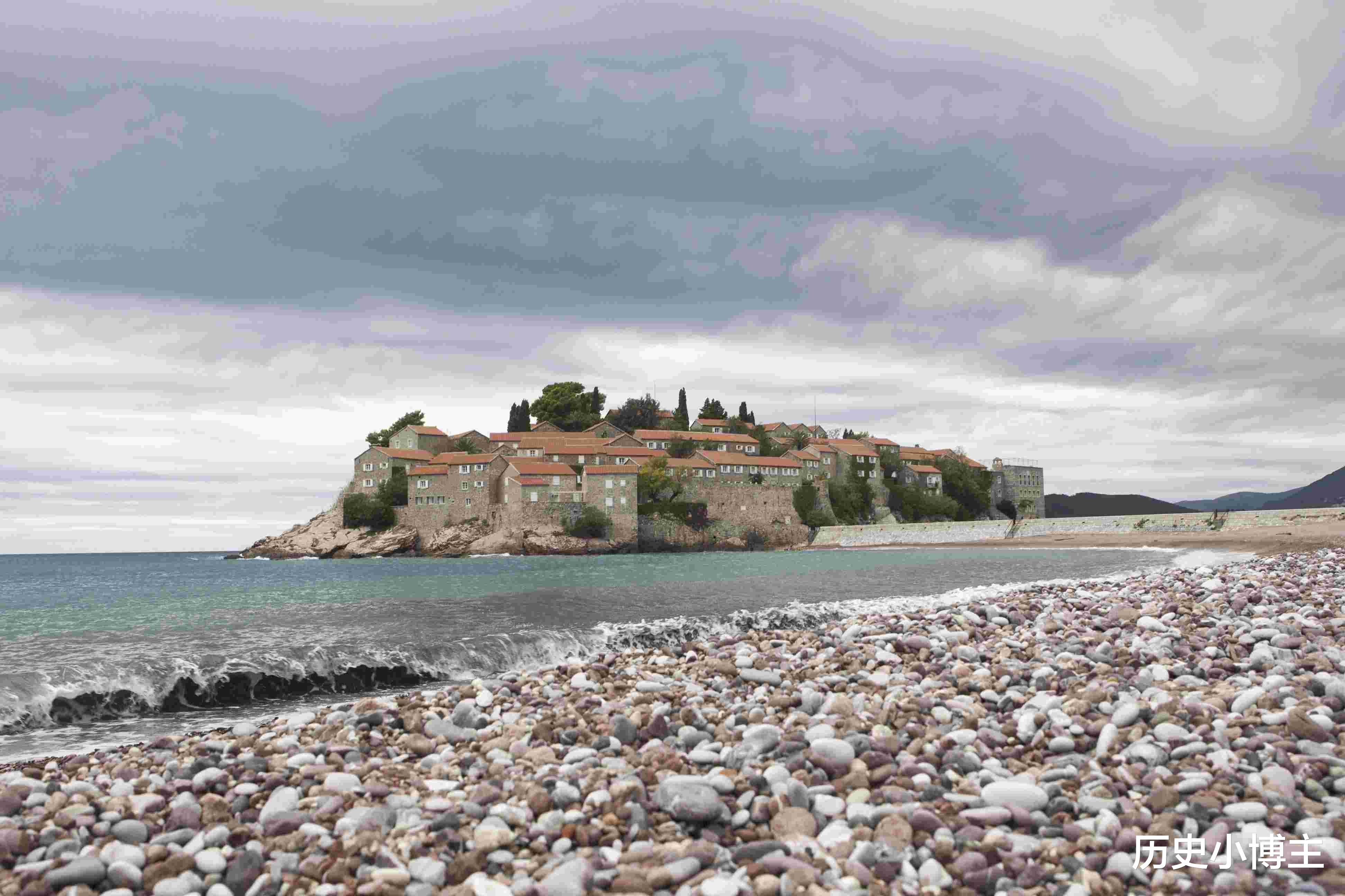 古镇 黑山共和国：“欧洲最后的绿洲”