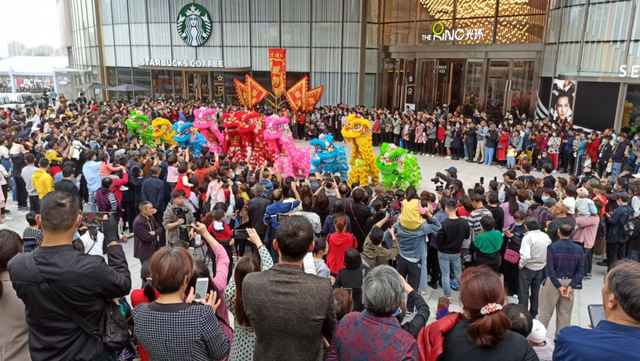 群租房|三房改成九房，里面还搭架子床？重庆照母山豪宅业主大战群租房