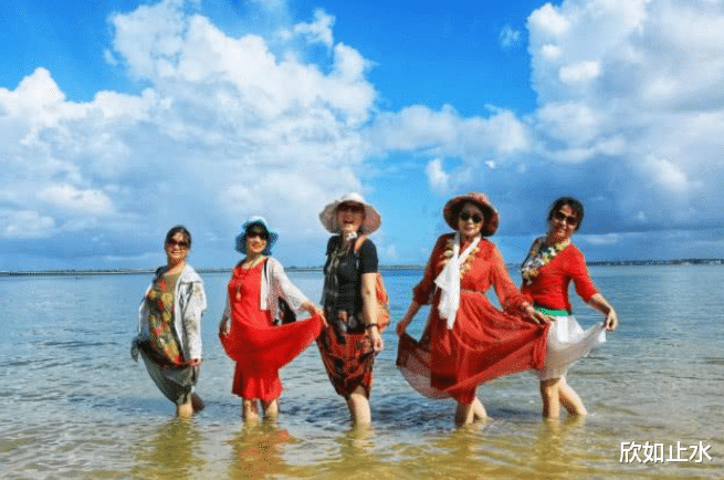 巴厘岛 刚被救回来，中国游客再踏险地，国家：这次费用自己承担