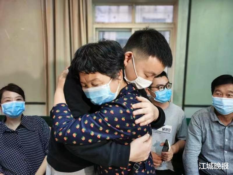 江城晚报 “错换人生28年”案再起争执，案件疑点重重，生母与养母疑似反目