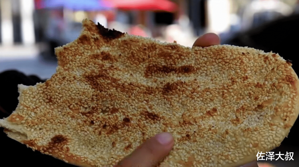 大叔 河南大哥卖烧饼30年一年只歇一天，赚得千万身价，买奔驰只看不开