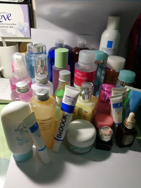 痘痘|这些特别火的水乳不值得种草，难用到哭泣，姐妹们来避避雷吧