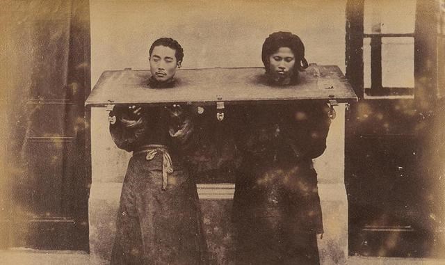 刽子手|古代死囚吃“断头饭”时，为什么会在碗底放一块腥臭生肉呢？