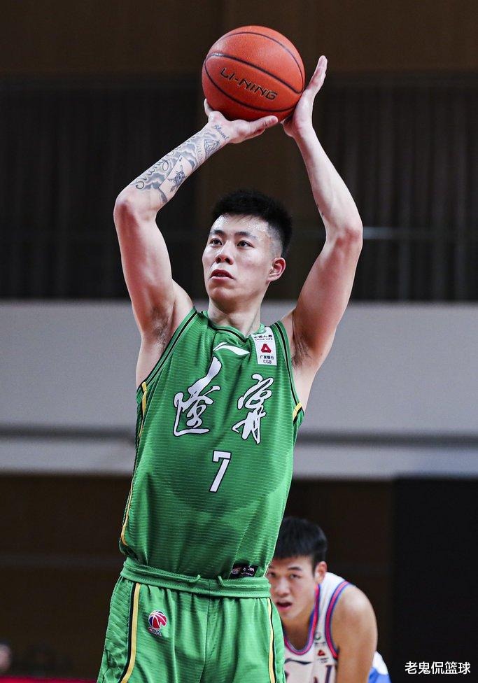 张镇麟|放假不舍得休息!辽篮扣将崛起真不是偶然的,他一个人也要训练