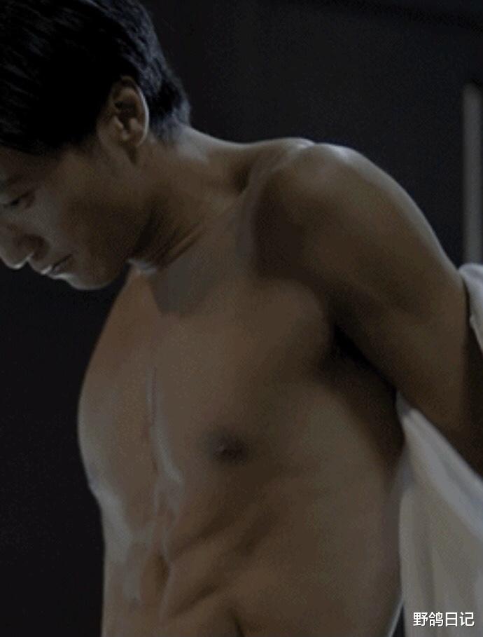 谢霆锋|谢霆锋在网上上传一段“悬空转乌拉圈”，网友：谢胳膊、谢腿、谢立停