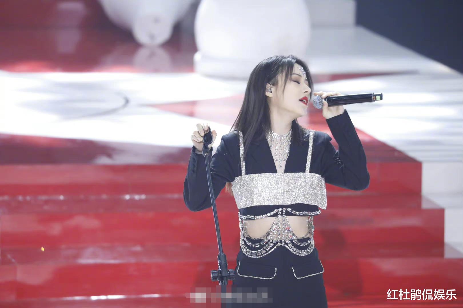 黄国伦|《星光大道》年赛10进8，单人车轮战，守山大叔晋级让黄国伦不满