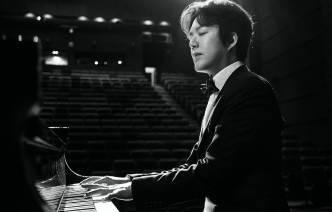 李云迪|李云迪眼中的“高端服务”，却让他身败名裂，女方朋友圈也遭曝光