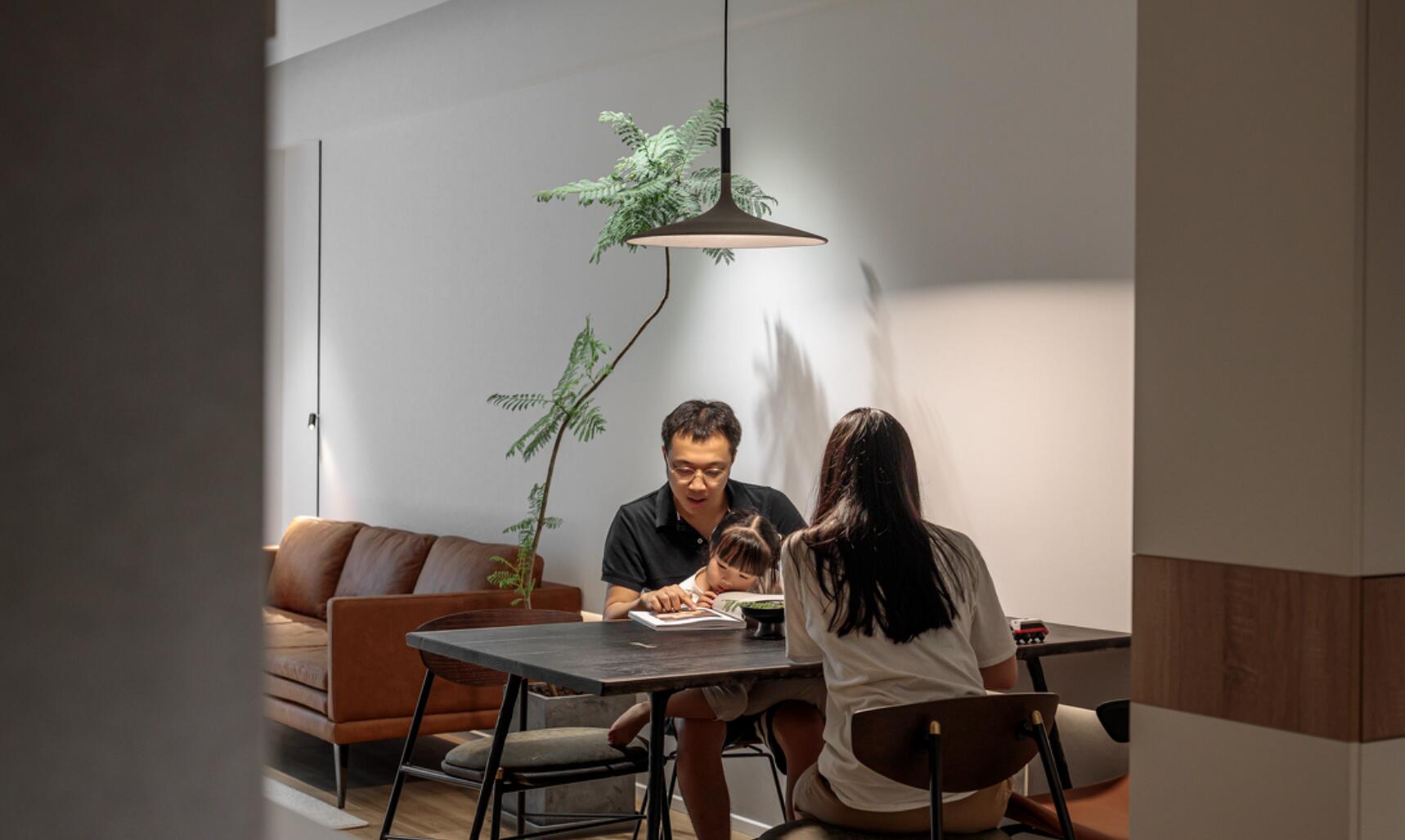 小拾谈装修|成都一家三口自律的生活：全屋清爽干净，仿佛将生活过成了诗