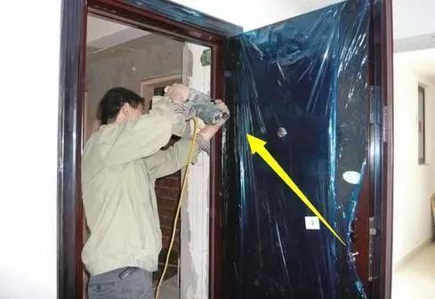 客服|开发商配的进户门，能不能用？听装修师傅分析完，才知我干了蠢事