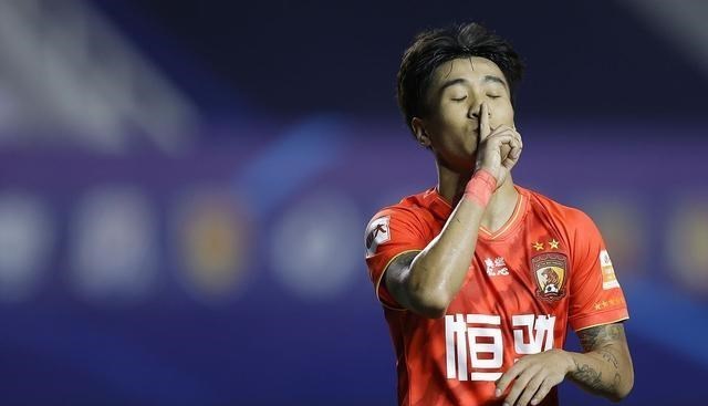 韦世豪|韦世豪一天两次上热点,回泰山只差官宣,卡纳瓦罗要离开中超