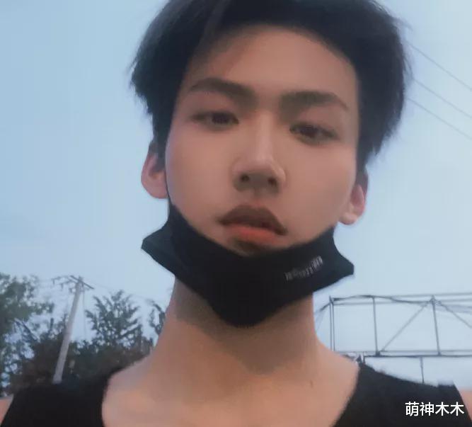 杨幂|杨幂突跟00后男爱豆传绯闻，两人同公司深夜双排，粉丝脱饭怼男方