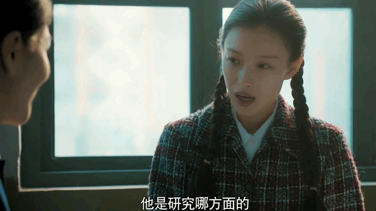倪妮|邓伦新剧路透，与倪妮上演“跨时空”的爱恋，搂腰亲吻实在太甜了