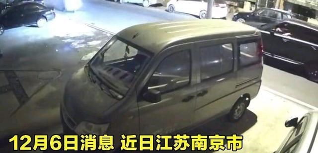 南京路虎男当街被捅死案细节曝光：嫌犯中途上车，曾下车试图逃跑