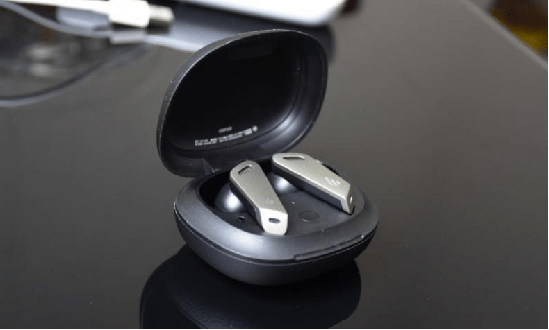 女神范时装达人 通勤用哪款蓝牙耳机比较好？适合通勤佩戴的蓝牙耳机排行榜