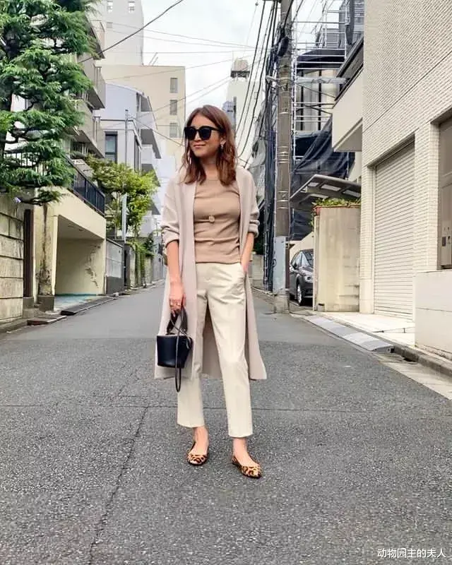 动物园主的夫人 冬季针织衫怎么穿好看又省钱 看看这位博主的简约搭配法会给你灵感