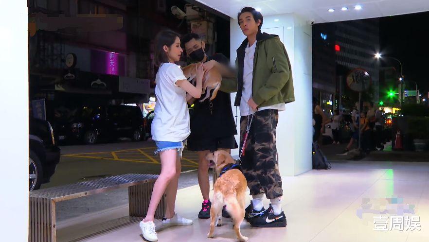 萧亚轩|萧亚轩被狗咬伤住院一个月，男友黄皓伤势严重，将面临毁容？