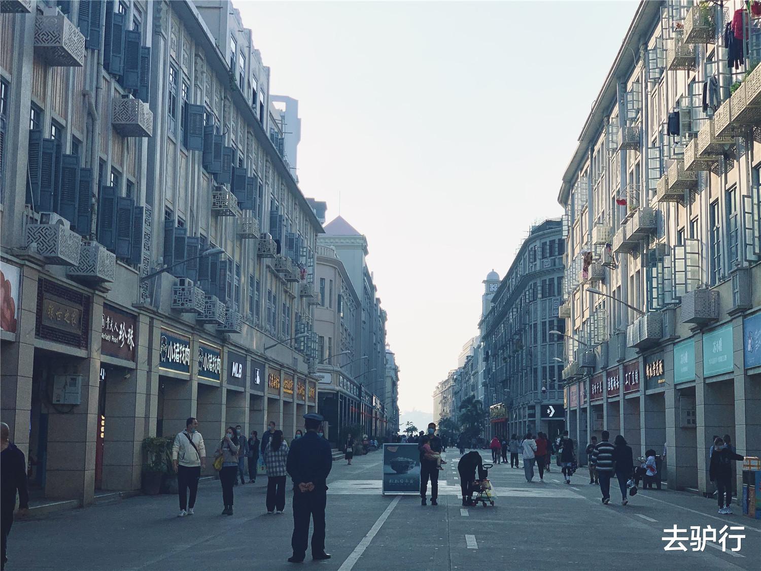 上海市 临近春节的厦门：游客减少步行街门可罗雀，商家艰难硬撑