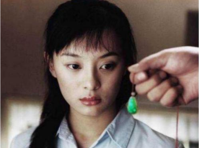 孙俪|孙俪同父异母的妹妹，两人曾饰演同一角色，颜值非常高