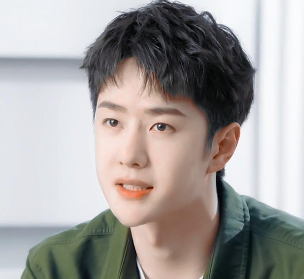 王一博|王一博积极补作业,我的规矩就是规矩,网友:背景墙换一下