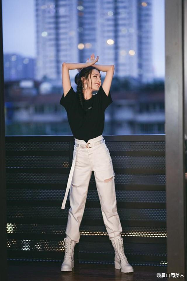 峨眉山周美人|?阔腿裤不受宠了,今夏流行“米色裤”,高级洋气,很适合40岁女人