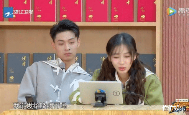 黄晓明|黄晓明晒照庆44岁生日，现场布置有深意，疑隔空表白baby