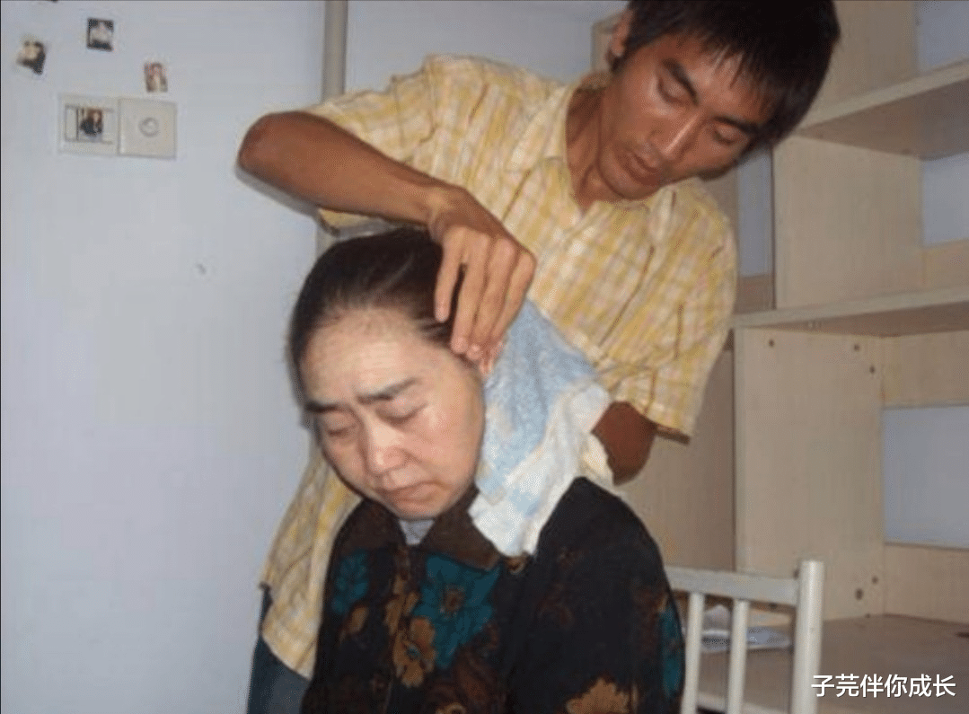 子芫伴你成长|4岁丧父，母亲精神失常，他带着娘求学14年，有了令人欣喜的结果