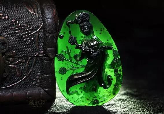 翡翠|翡翠界的「黑美人」，除了墨翠以外还有乌鸡种！