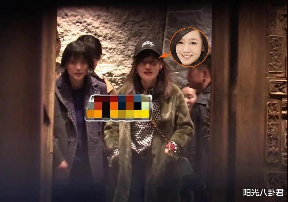 胡歌|要复合了？网友偶遇胡歌看薛佳凝音乐剧，毫不避讳拿手机大方拍照