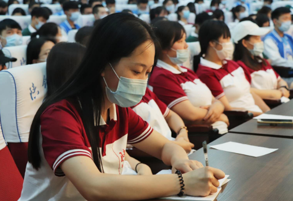 安妈育儿日|大专毕业季找工作难?可尝试报考这类铁饭碗工作,往届生也有机会