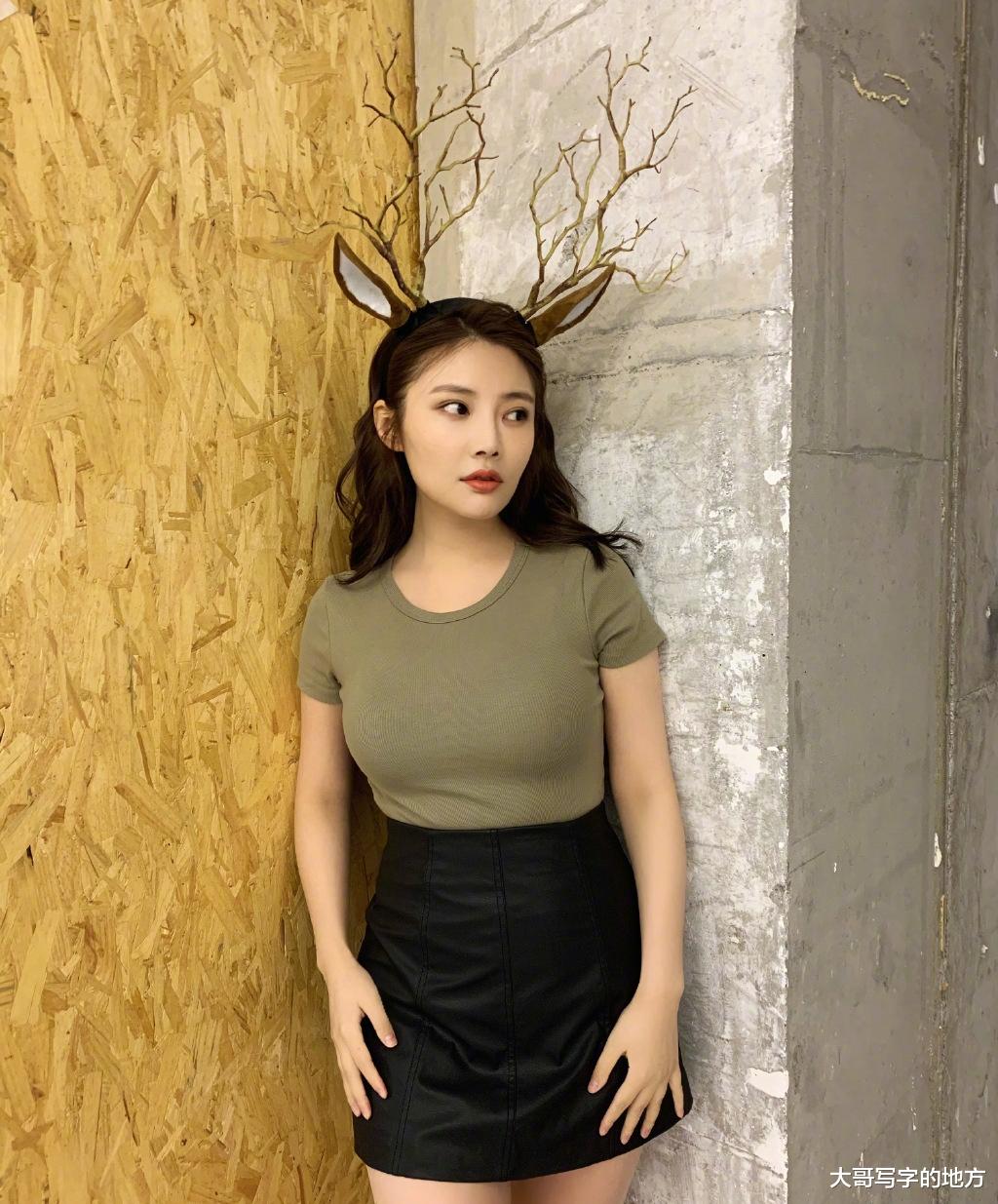 徐冬冬|徐冬冬怎么突然变壮了？湿身诱惑秀身材，却被网友吐槽“像大妈”