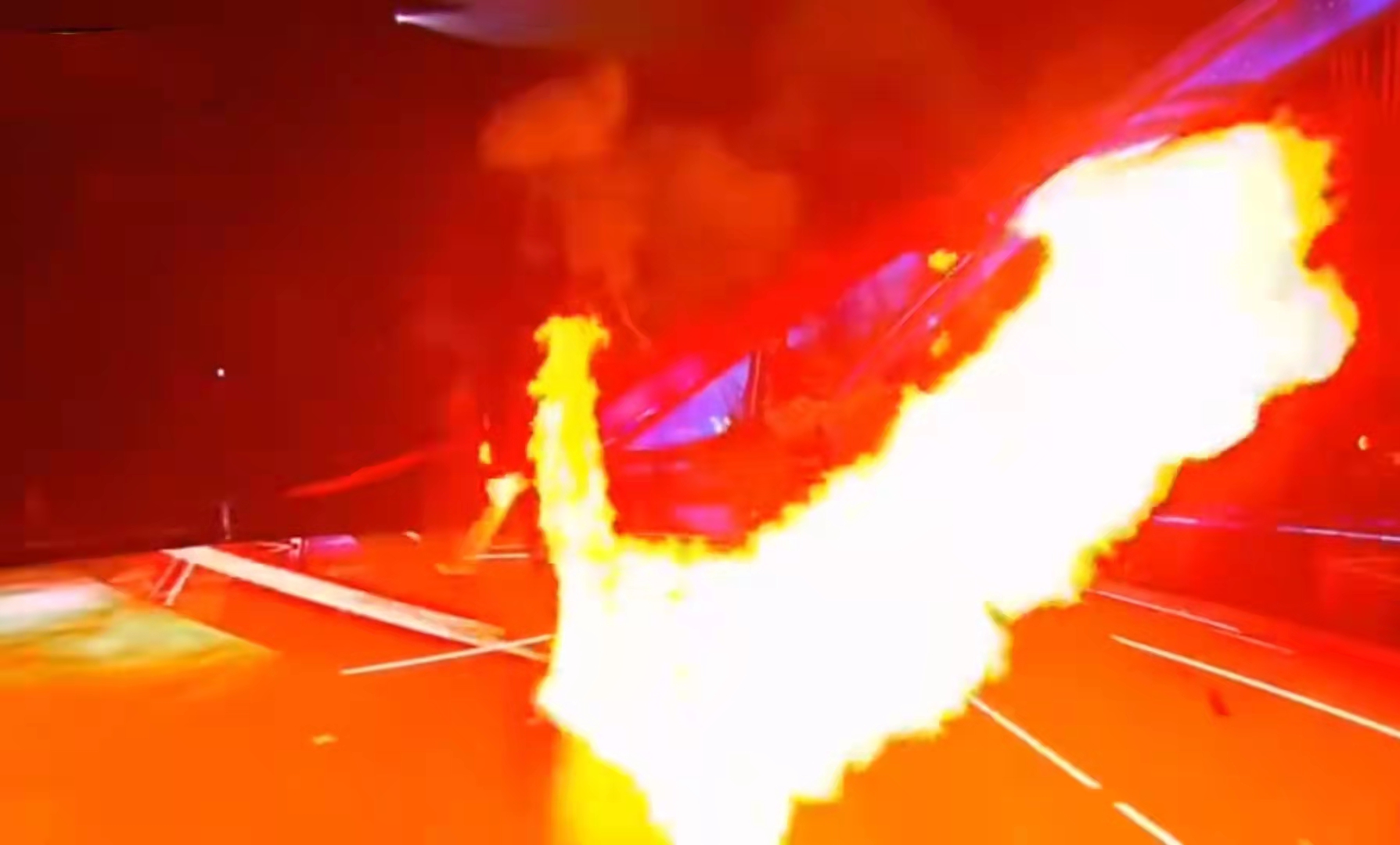 春晚|年末晚会变尴尬现场：座位插荧光棒充当观众，七大奖无人到场领取