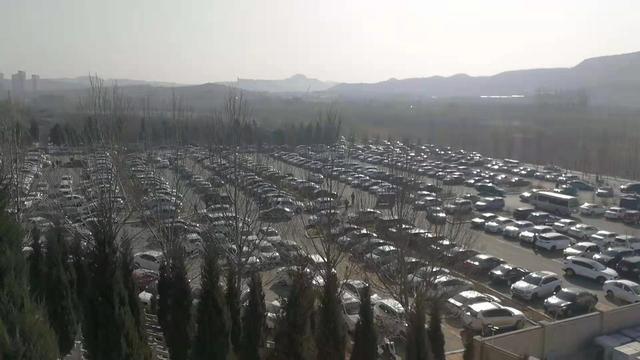 千山晚报 18万人次！清明小长假鞍山墓园迎祭扫大军