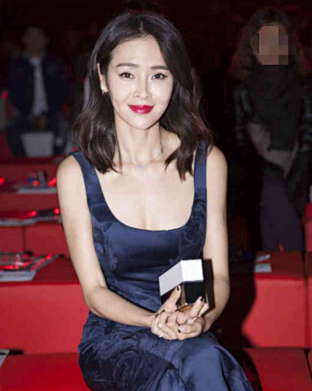 于明加|天生尤物于明加：弃外交官当演员，出道14年零绯闻，今被宠成公主