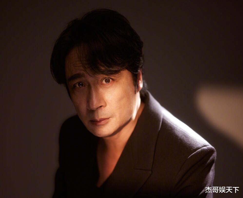 吴镇宇|同样是跳舞翻车，凭啥吴镇宇比周晓鸥票数低，区别对待？还真不是