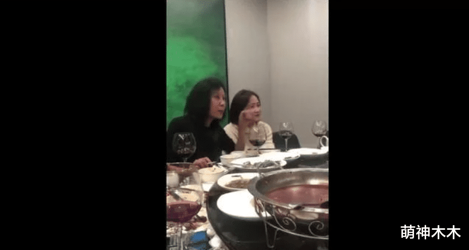 洪欣|濮存昕现身私人饭局，闲聊遭偷拍，网友恐其失言成为另一个老毕