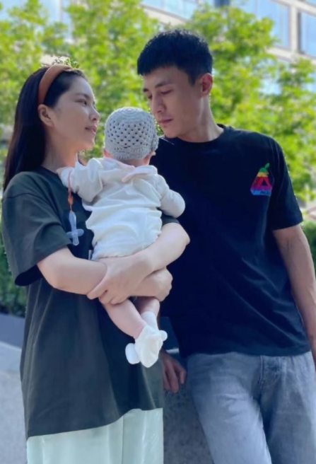 李健|坐等离婚？杜淳一家三口出游遭恶评，霸气回怼：请你善良！