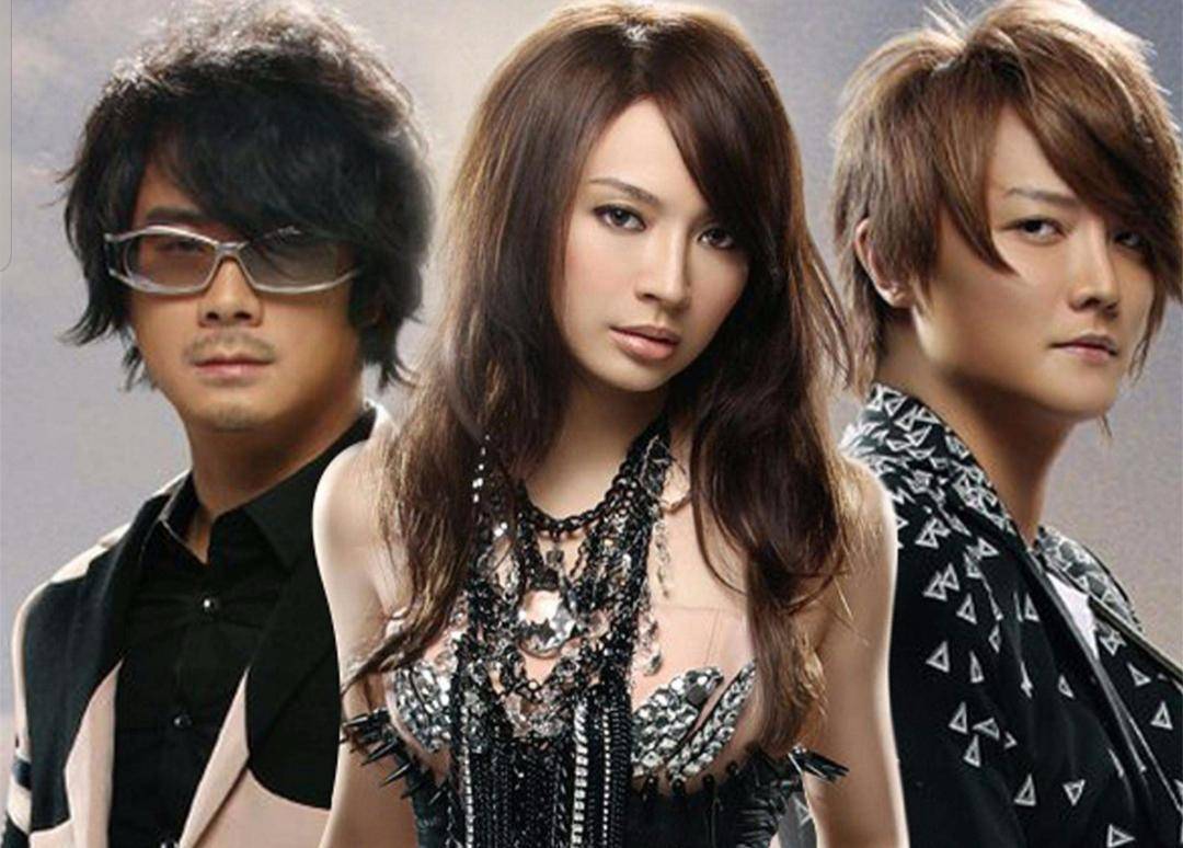 凤凰传奇|携手这么多年,凤凰传奇的“清醒”,扯下了多少音乐组合的遮羞布