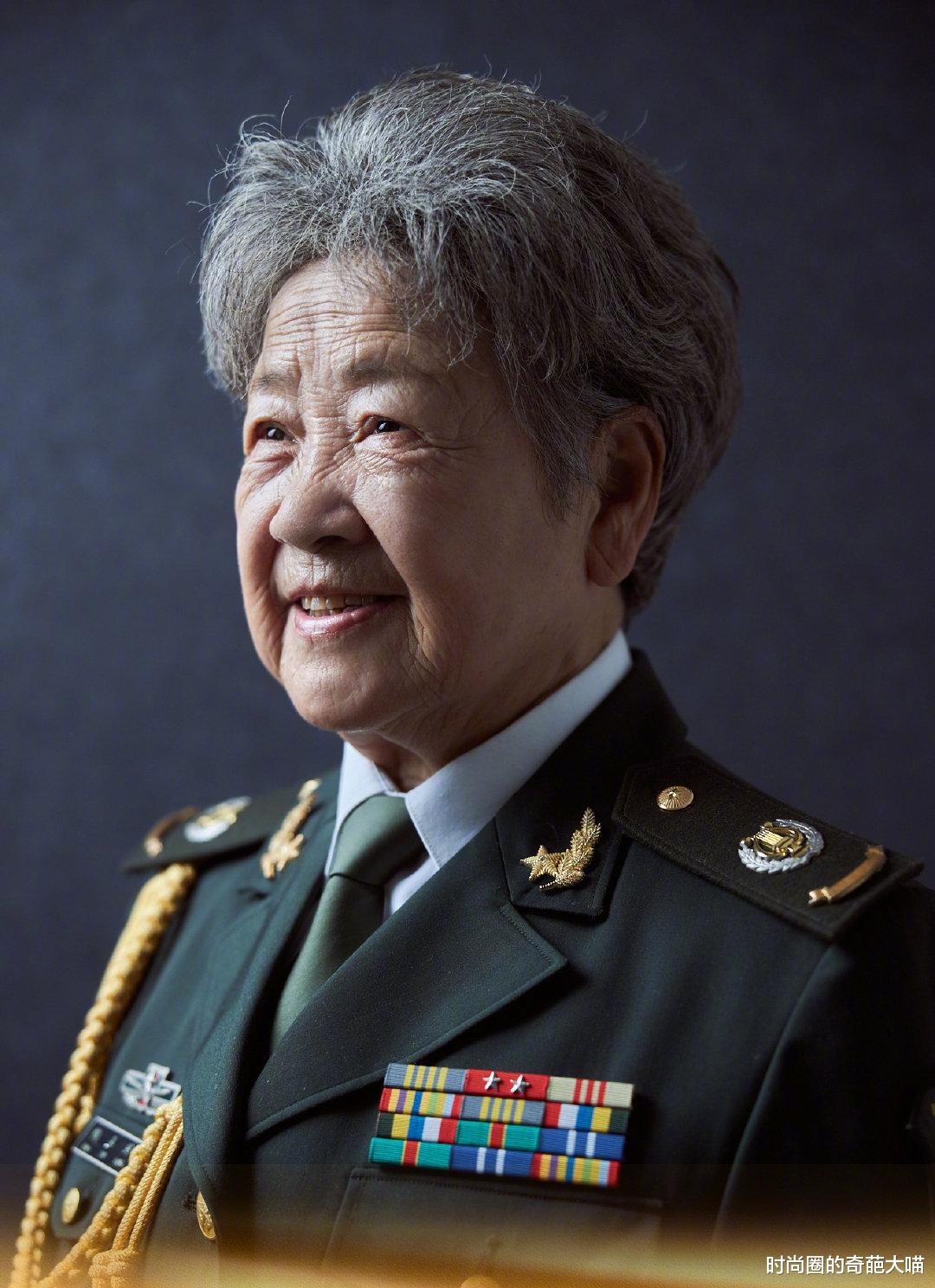 穿衣搭配|70岁老少女们真迷人，岁月沉淀历练后更展好气质，比年轻人还耀眼