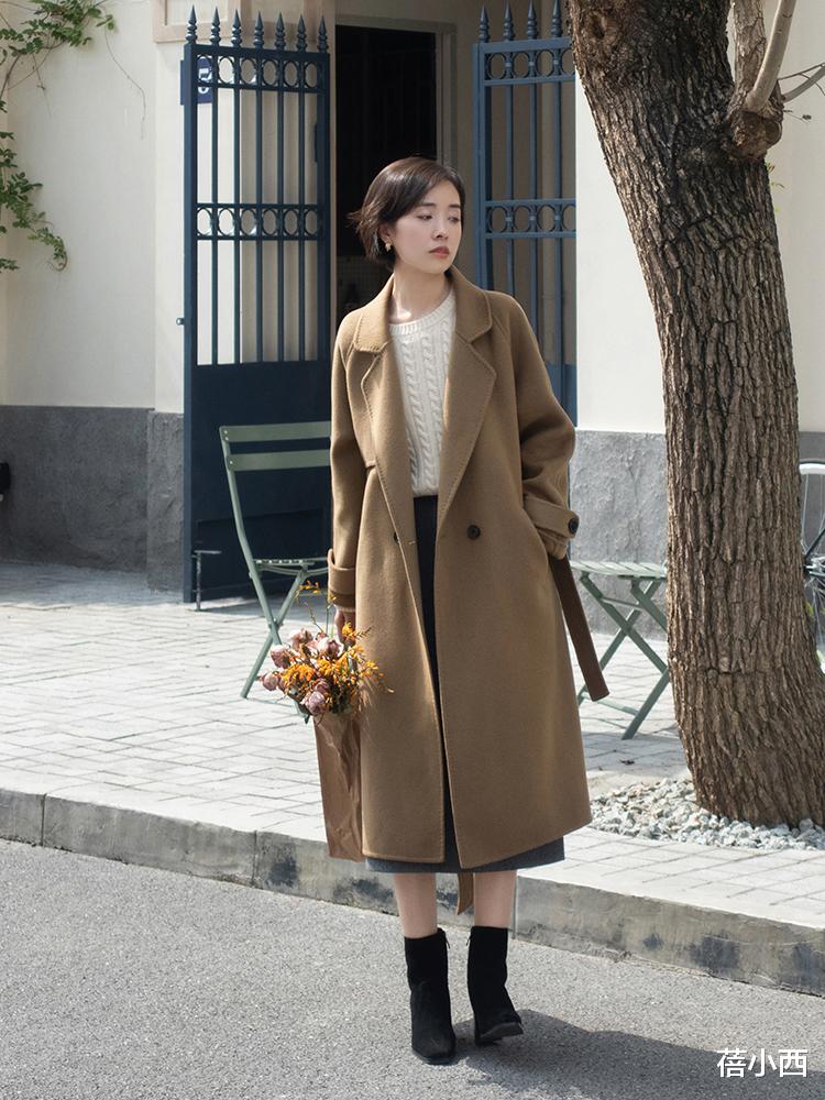 蓓小西 冬季穿这5个“神仙色大衣”真香，搭配牛仔裤、半身裙高级显气质