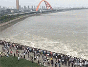 |和女老板一起去爬山，她总是走在我前面，莫名的有点慌啊哈哈哈！