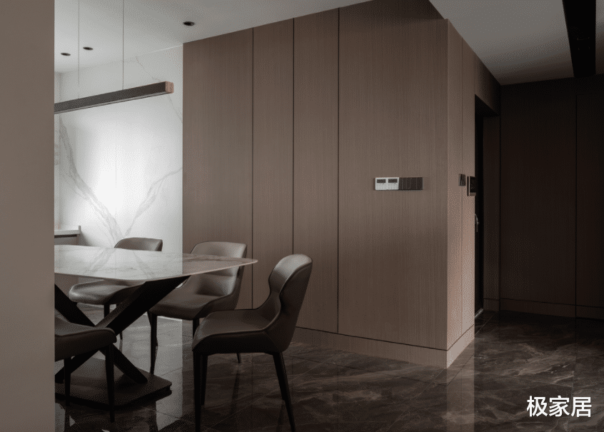 坐拥超大观景阳台,线条勾勒出力量感,筑成独特的三居室