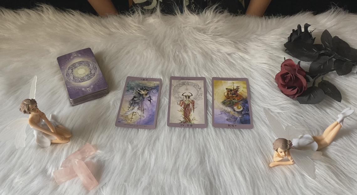 爱神塔罗 爱神塔罗：巨蟹座未来30天情感运势，状态比较暧昧，像是恋人未满