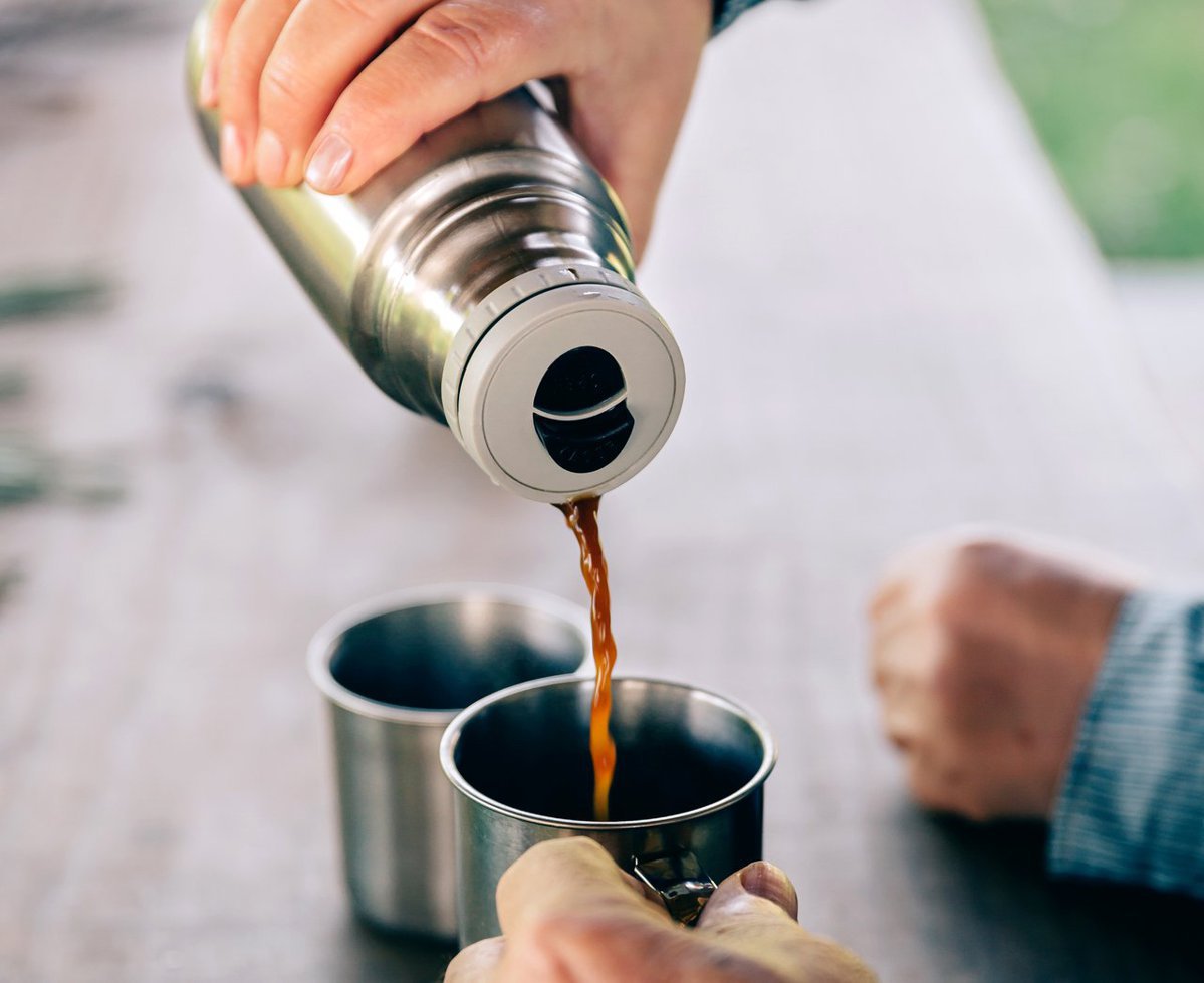 19种保温杯遭央视曝光!重金属超标热水进“毒水”出,家长需谨慎