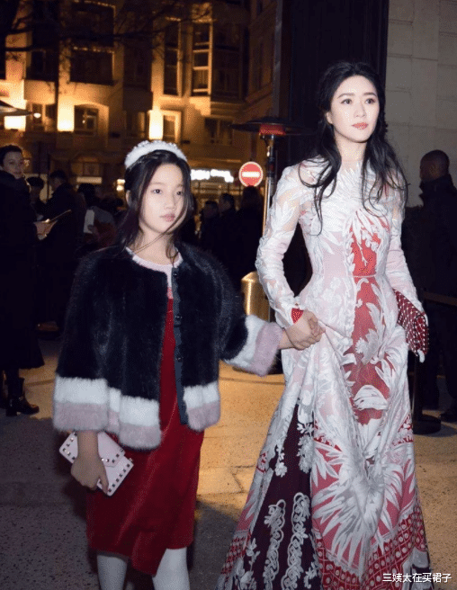 三姨太在买裙子|鲍蕾:田海蓉追陆毅4年!鲍蕾手撕百亿富婆,惨遭打脸